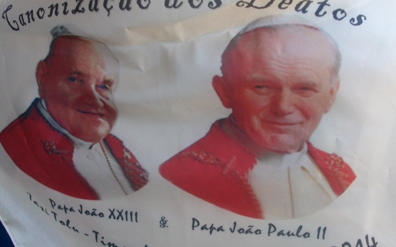 Povu Sarani Timor-Leste agradese Maromak ba Santu foun João Paulo II no Papa João XXIII