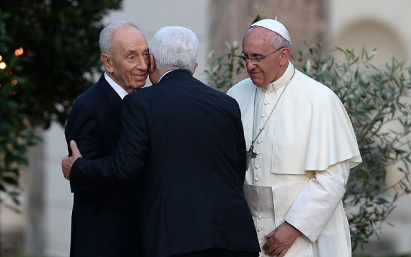 Francisco, Peres no Abbas harohan ba pás iha Médio Oriente