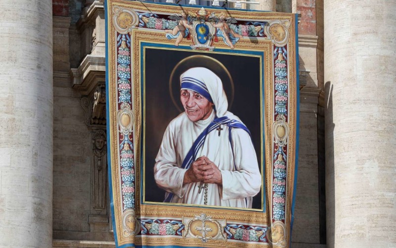 Madre Teresa de Calcutá, santa no modelu mahalok mizerikórdia nian
