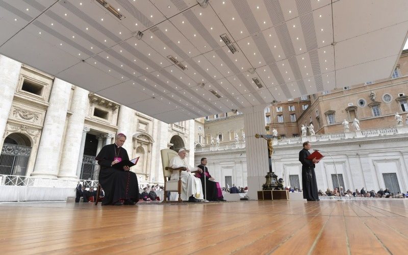 Papa Francisco hahú siklu foun katekeze nian dedika ba Sakramentu Krisma
