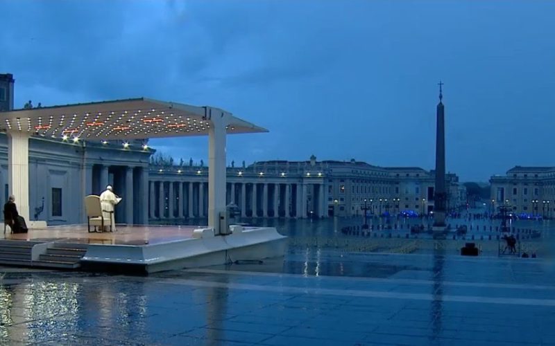 Papa Francisco nia omilia durante orasaun estraordinária no bensan Urbi et Orbi