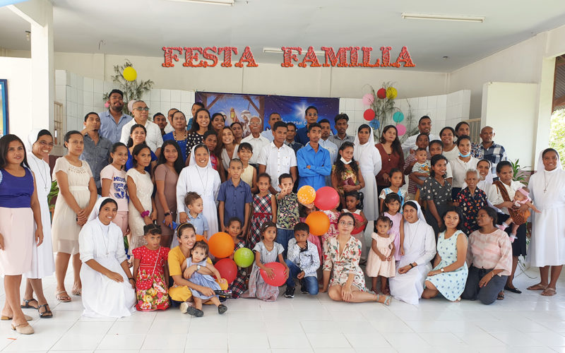 Festa Sagrada Família no festa família Irmán sira nian