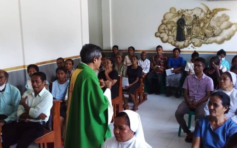 Familia Salesiana Baucau reza ho modalidade Lectio Divina no Eukaristia